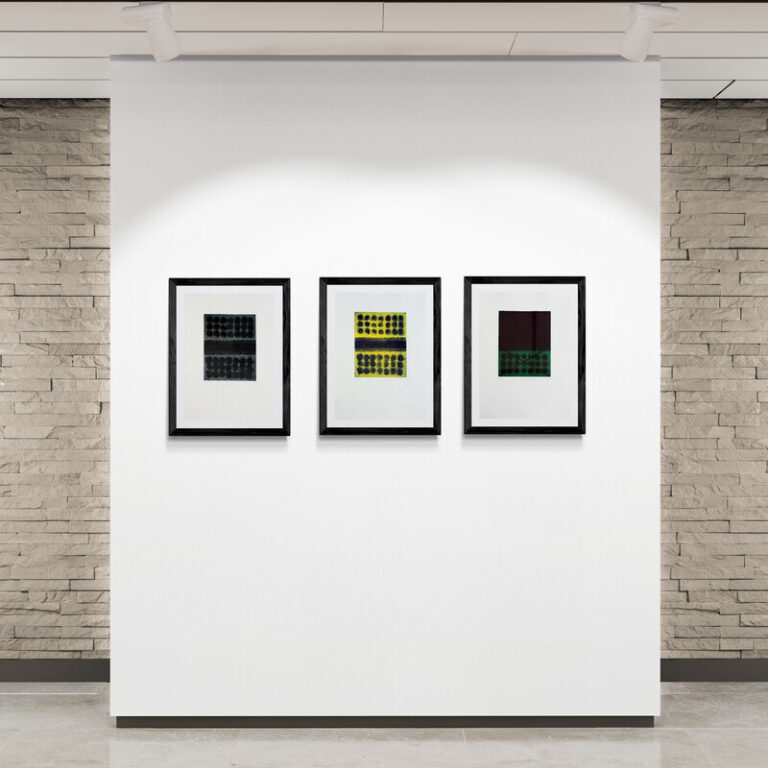 art-gallery-wall-with-brick-background (2)